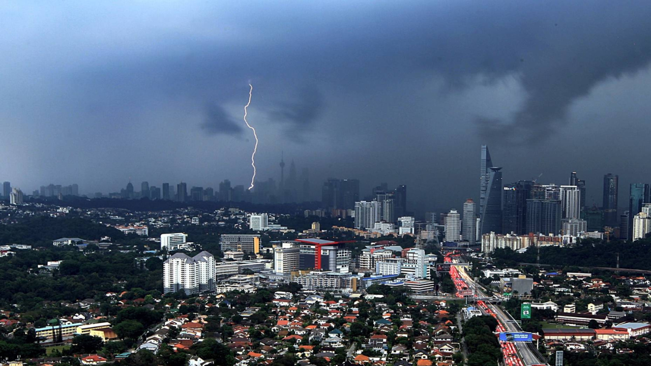 lightning strikes in malaysia