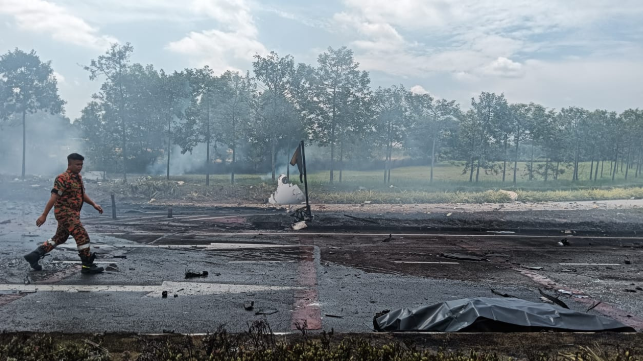 elmina-plane-crash.png