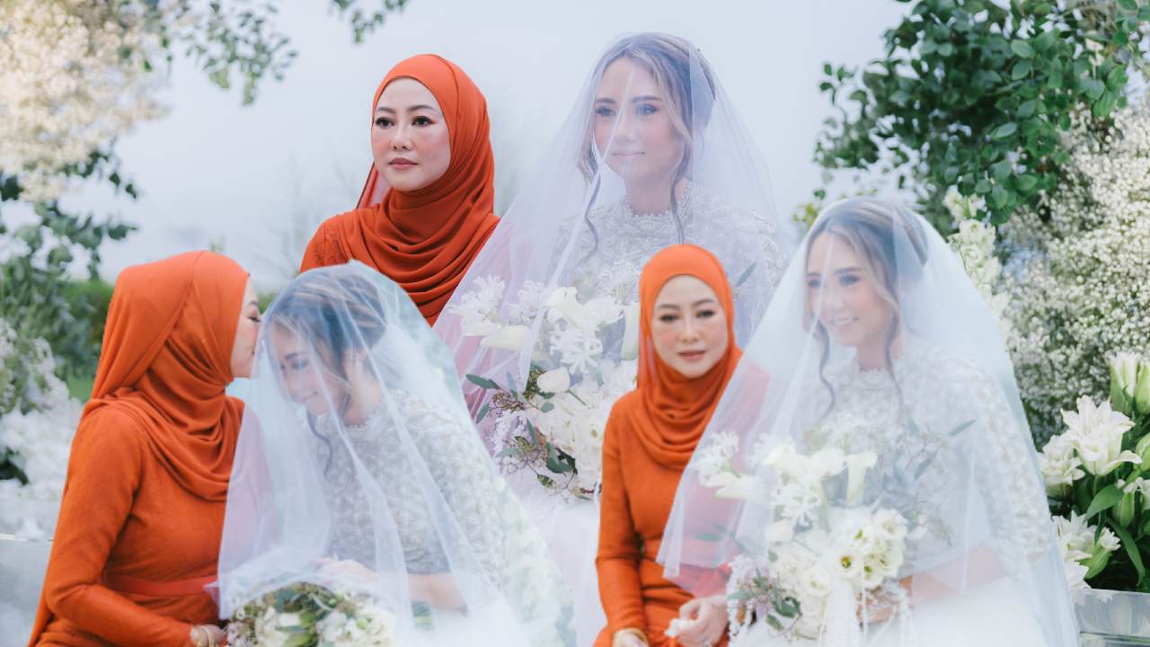 intan-najuwa-kahwin-tapi-ibu-yang-jadi-perhatian-netizen-cantiknya-mak-dia-ingatkan-kakak.jpg
