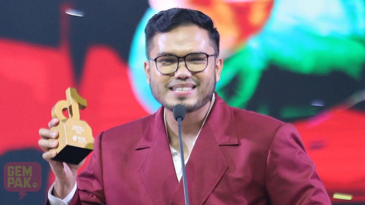 khairul-aming-menang-tiktok-awards-2023.jpg