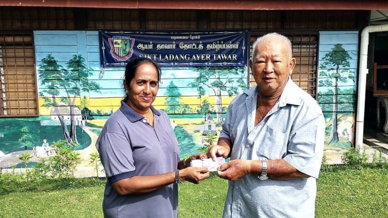 chinese-man-tamil-school.png