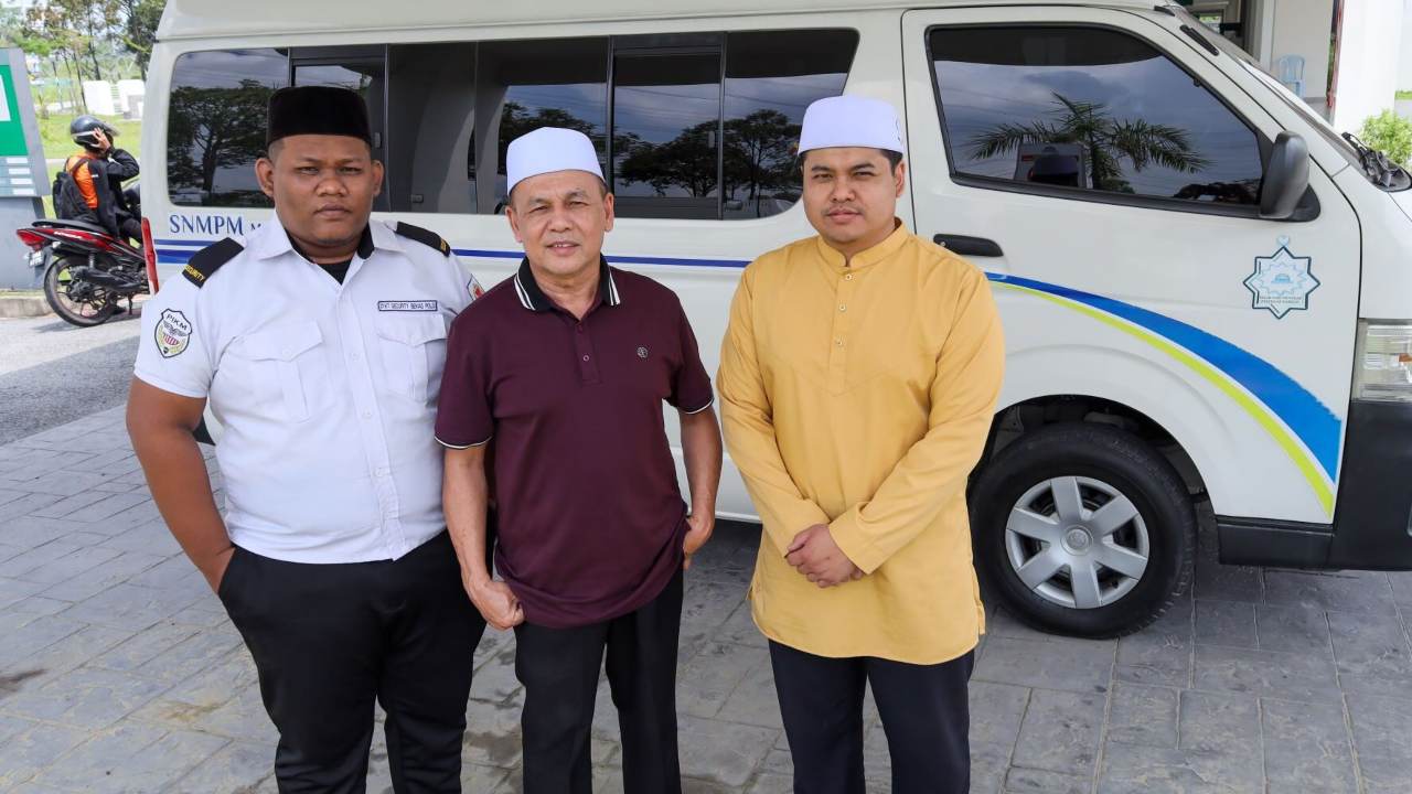 kami-jumpa-dua-lelaki-bogel-dalam-kereta-squad-pencegah-maksiat.jpg