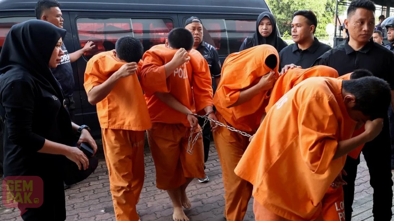 astro-gempak-seminggu-menjelang-aidilfitri-13-remaja-didakwa-bunuh-pelajar-kolej-vokasional.jpg