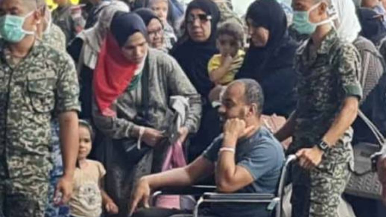 astro_gempak_dua-pesawat-tudm-bawa-rakyat-palestin-cedera-selamat-tiba-di-subang.jpg