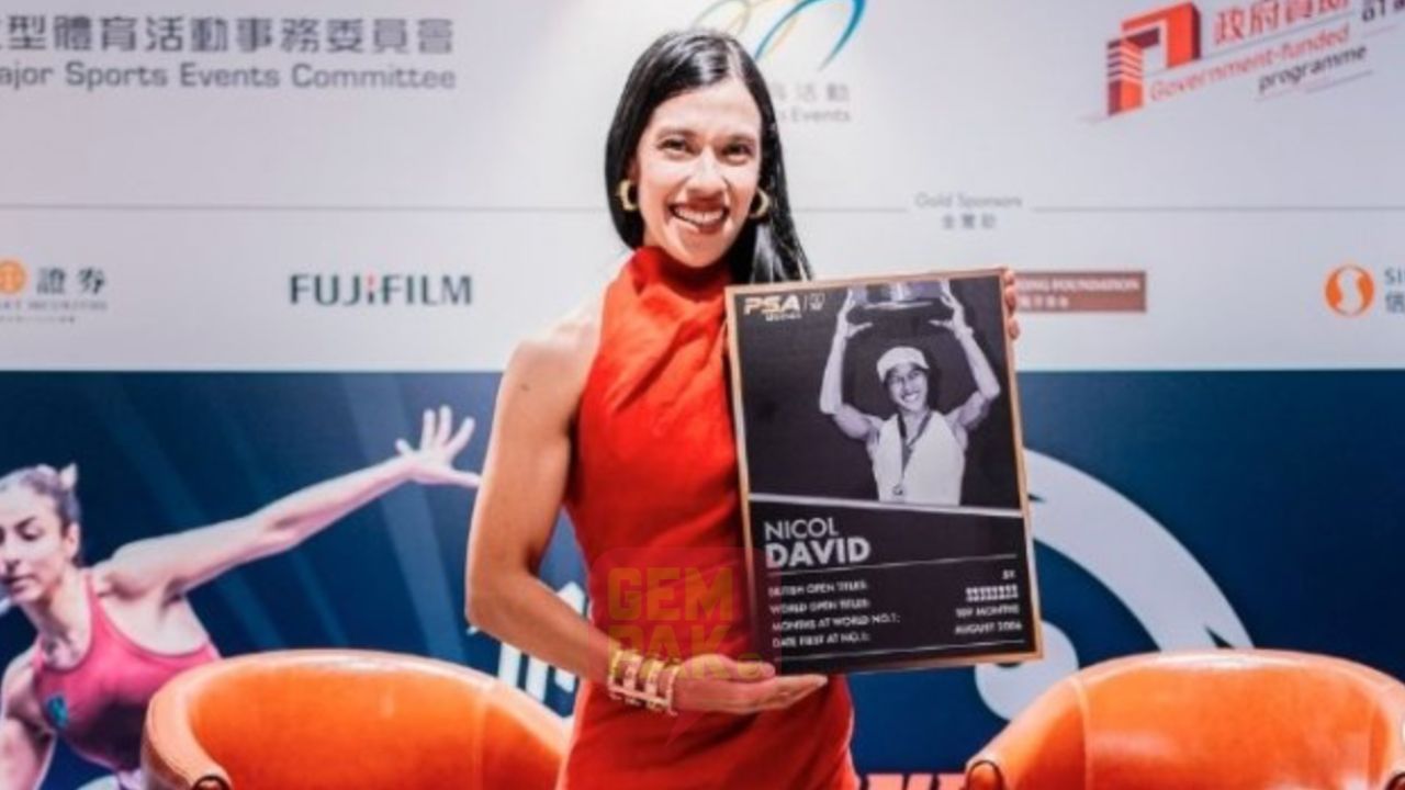 astrogempak_nicol-david-terima-anugerah-psa.jpg
