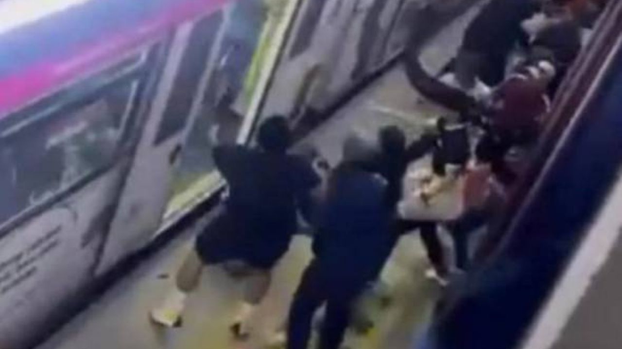 astrogempak_pergaduhan_fanatik_bola_sepak_lrt.jpg