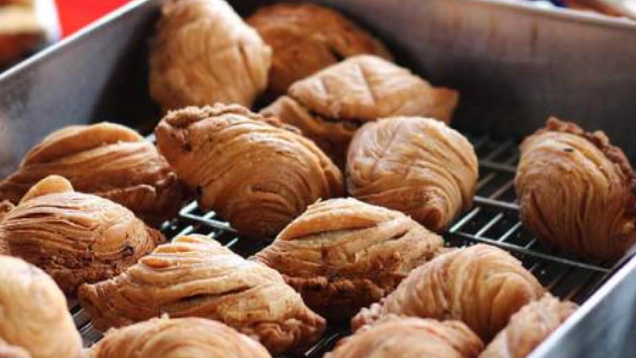karipap-tersenarai-pastri-paling-lazat-di-dunia-croissant-pun-terciduk!.jpg