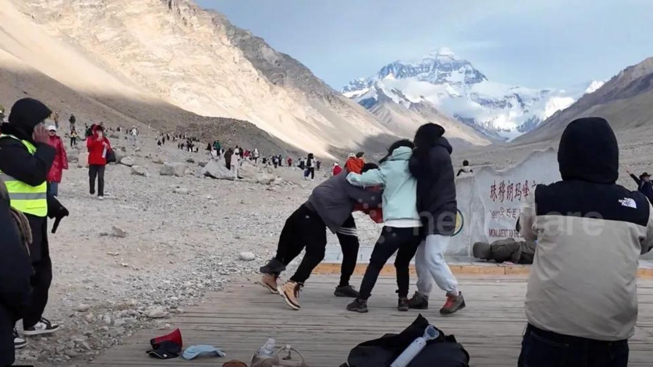 astro_gempak_everest_bertumbuk.jpg