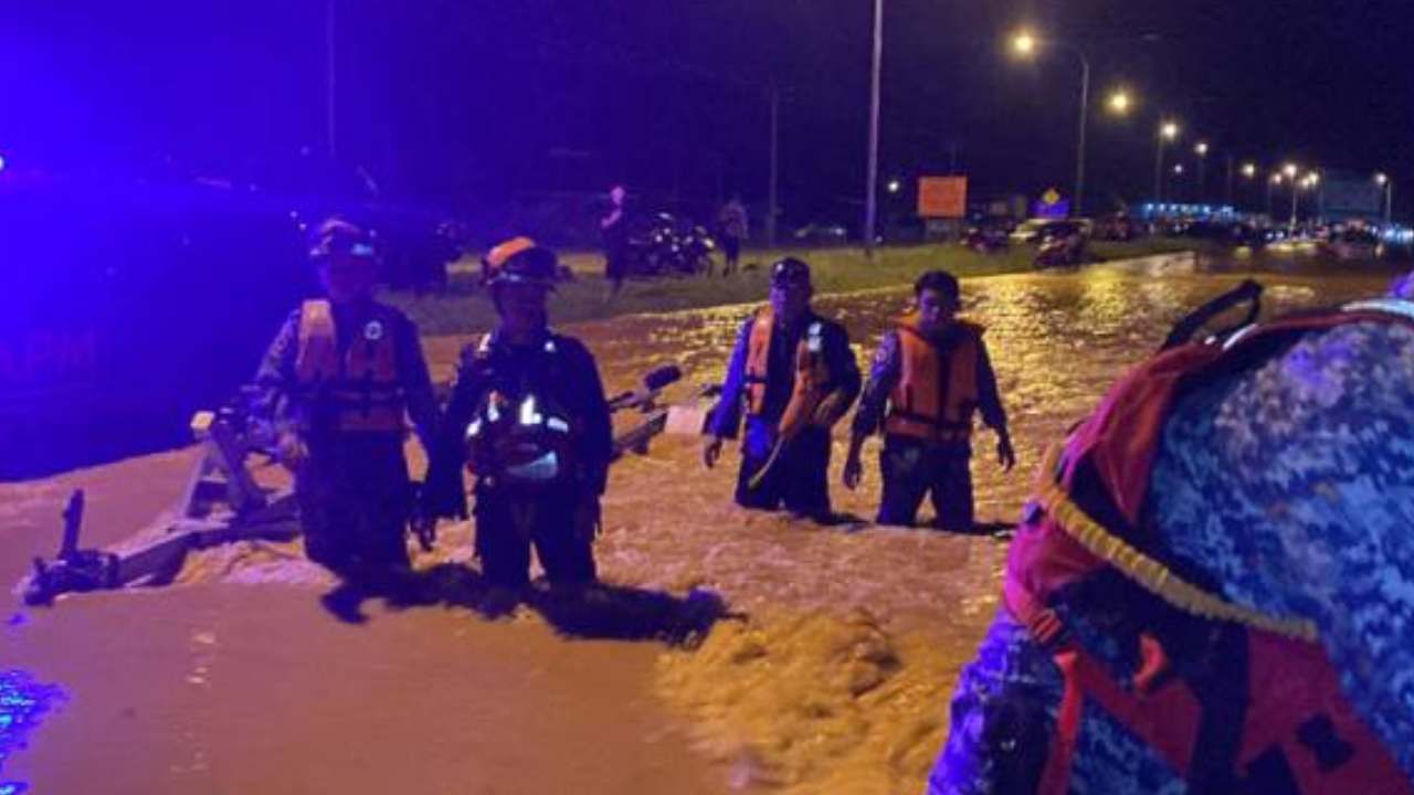 astrogempak_hujan-lebat-berterusan-banjir-kini-landa-kota-kinabalu.jpg