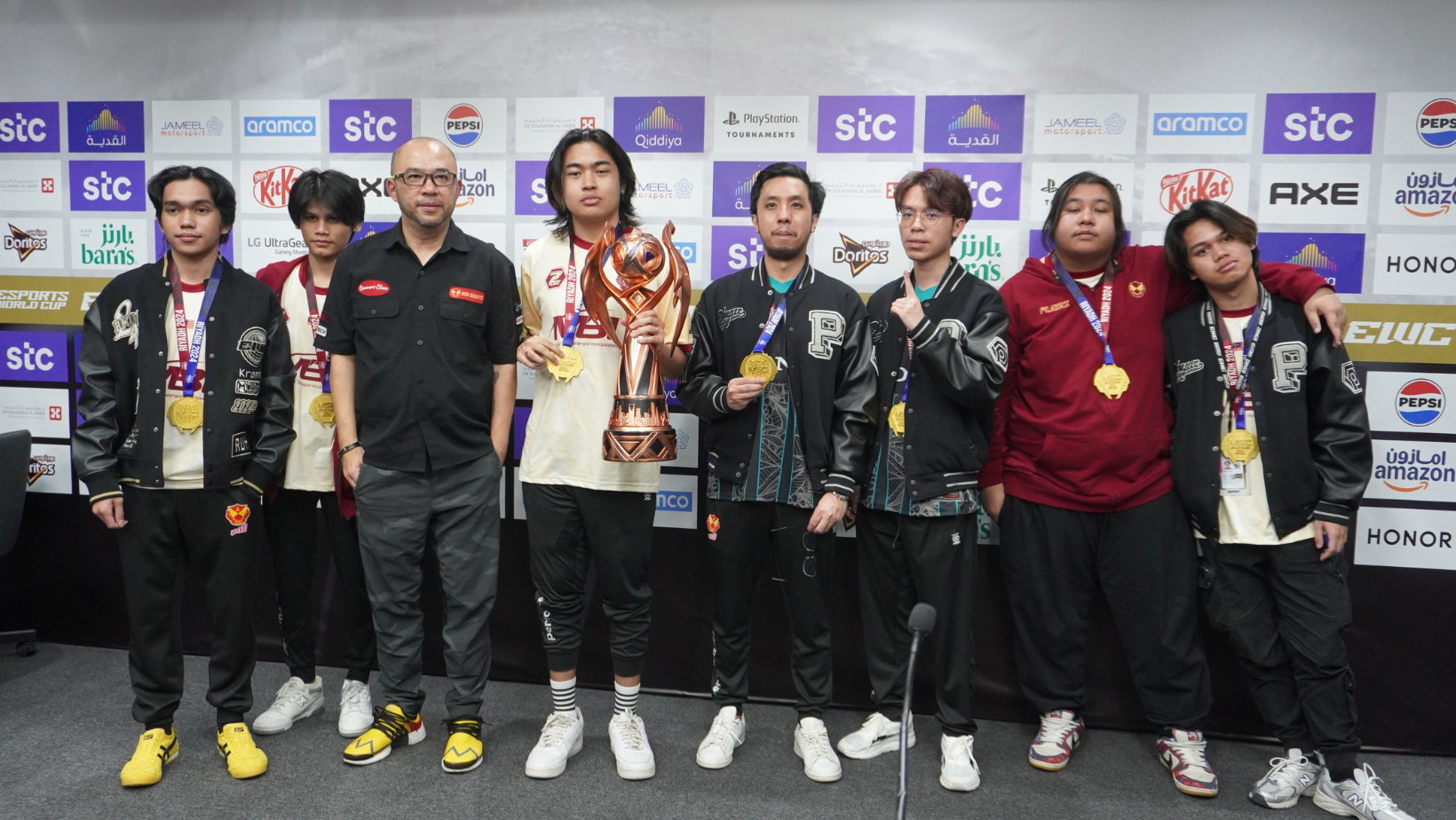 astrogempak_srg-menang,-ahmad-zahid-ikrar-komitmen-bangun-industri-sukan-digital.png