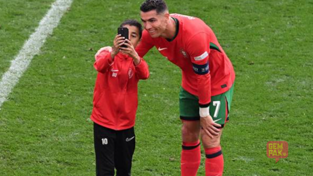 astro-gempak-cristiano-ronaldo-meluat-dengan-peminat.png