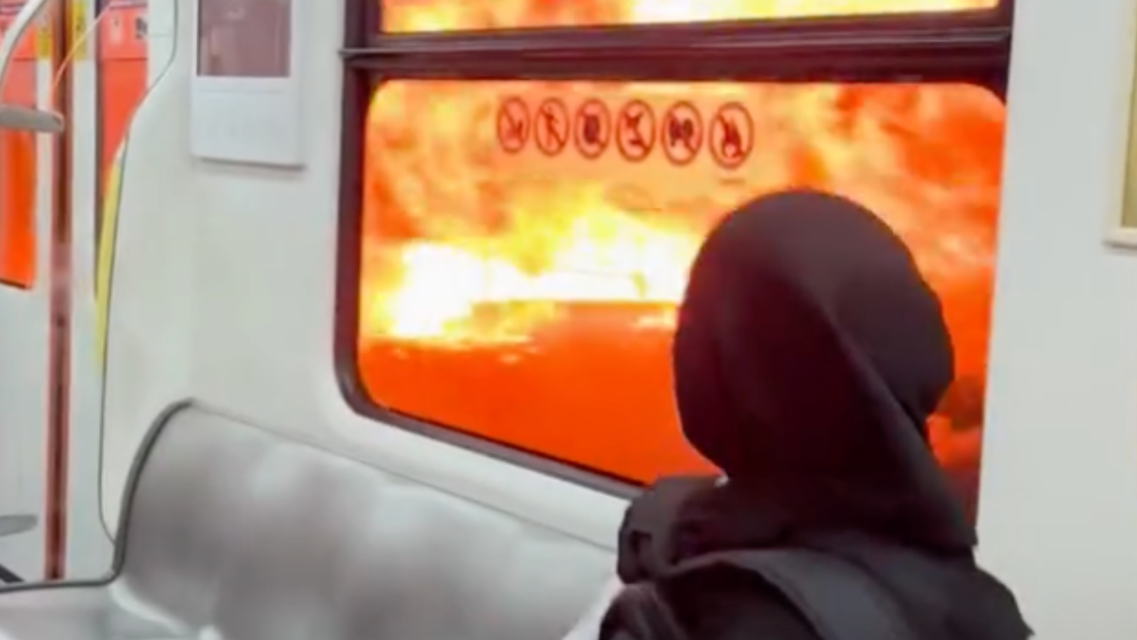 astrogempak_penumpang-lrt-pudu-kongsi-detik-cemas,-train-kepanasan-gara-gara-bangunan-berhampiran-terbakar.png