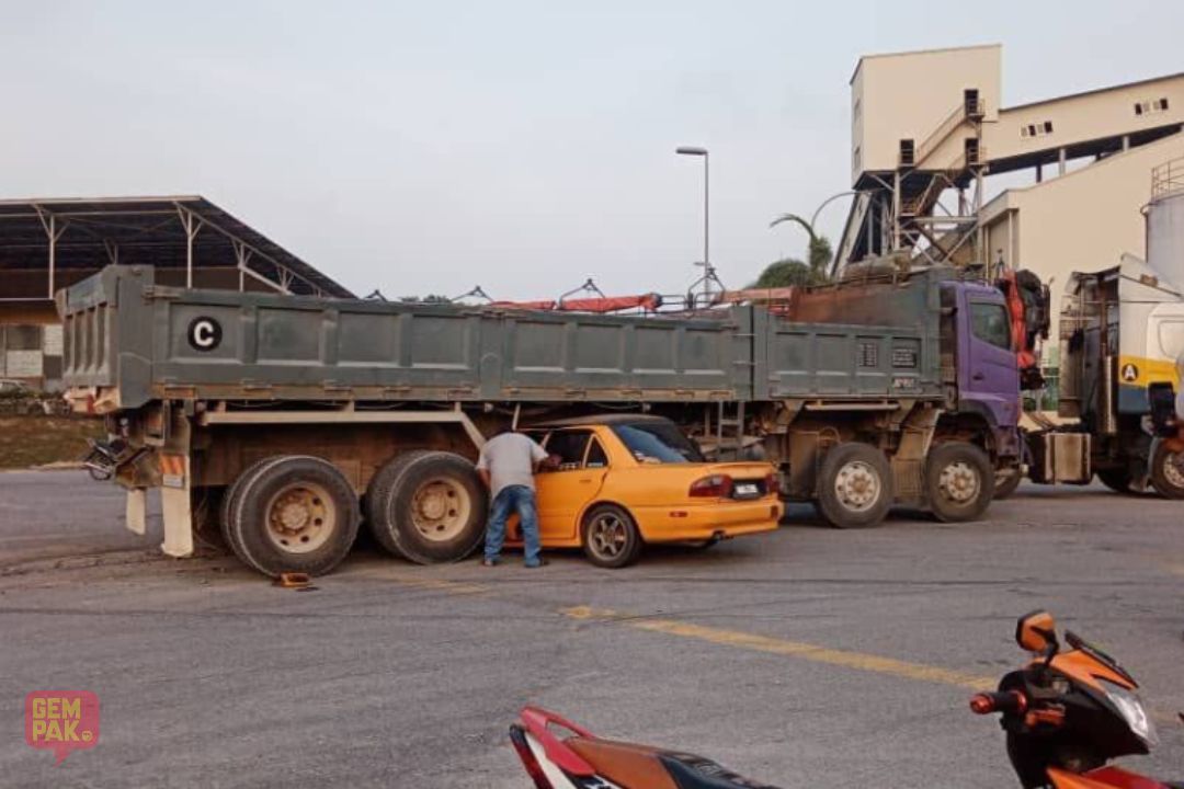 astro-kes-wanita-meraung-kemalangan-treler-dan-proton-wira,-polis-sahkan-pemandu-treler-tiada-kaitan-dengan-mangsa.jpg