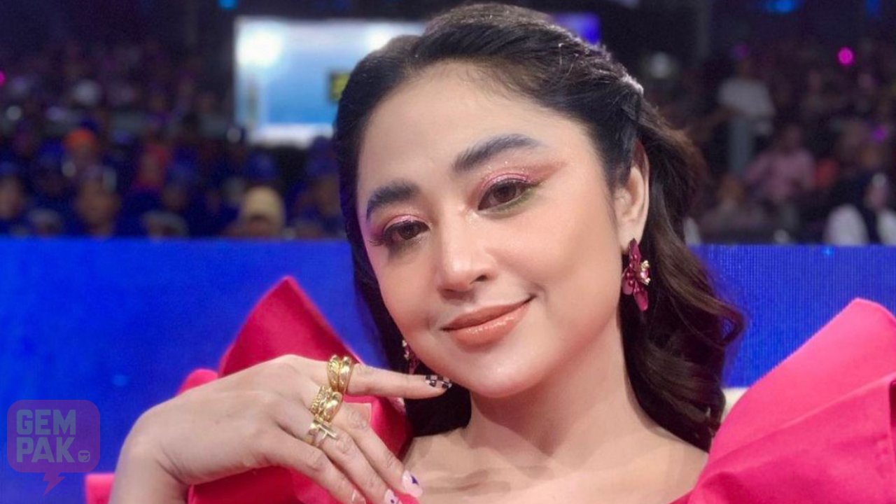 dewi-perssik-bekukan-telur.jpeg