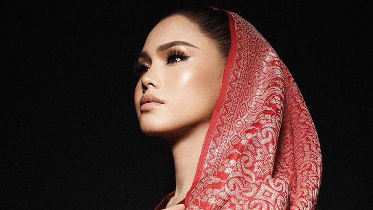 red-velvet-cookies-batang-buruk-air-tangan-saya-bella-astillah-berniaga-gigih-cari-rezeki.jpg