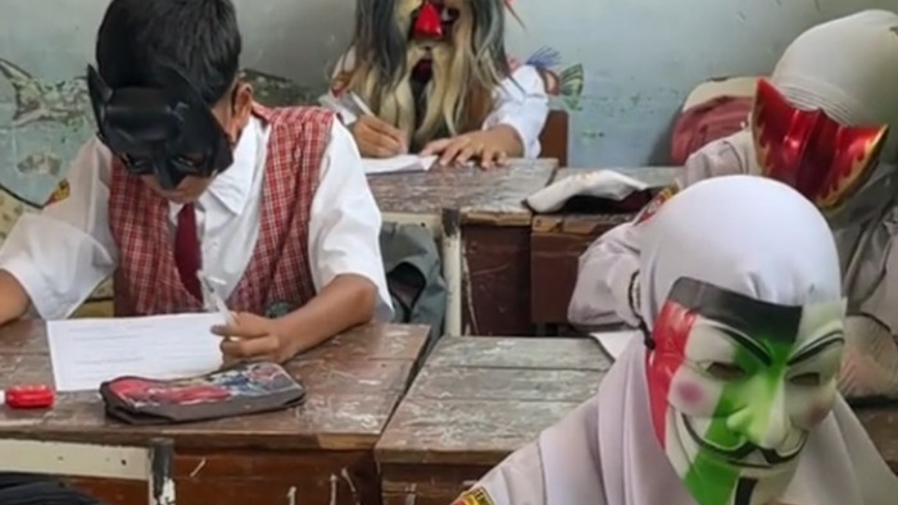 astro_gempak_meniru_topeng_optimus.jpg