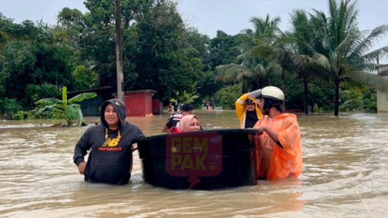 astrogempak_banjir_anak_selamat_ibu_sakit_asma.jpg