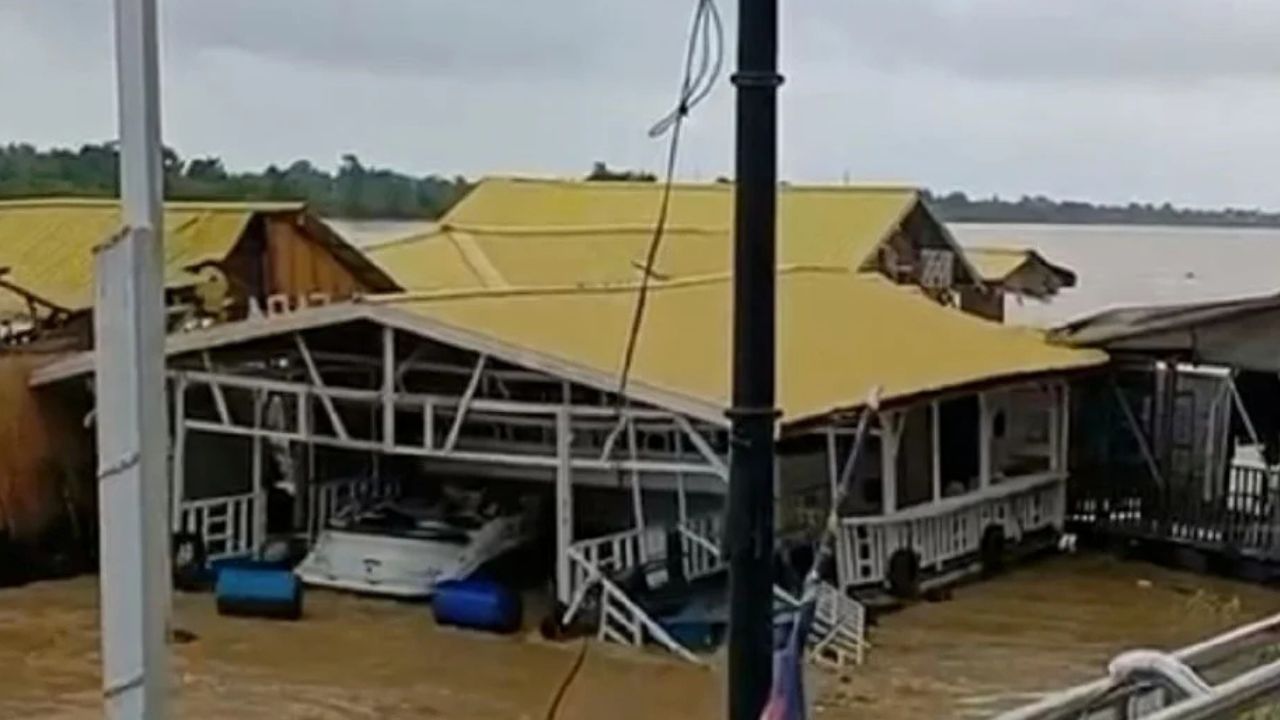 astrogempak_kedai_restoran_hanyut_deras.jpg