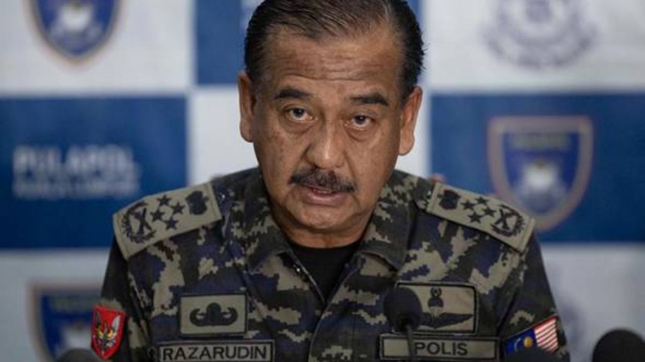 astro_gempak_helaian-janggut-dalam-bekas-khas-antara-barang-dirampas-dalam-serbuan-di-rumah-pengurusan-tertinggi.jpg