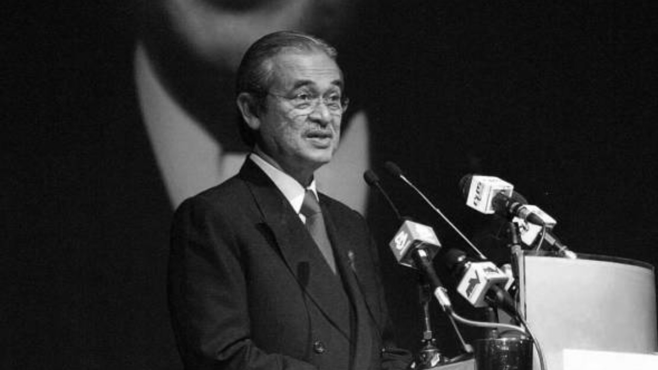 astro_gempak_mengenang-tun-abdullah-ahmad-badawi_-ini-7-fakta-anda-perlu-tahu-tentang-pak-lah.jpg