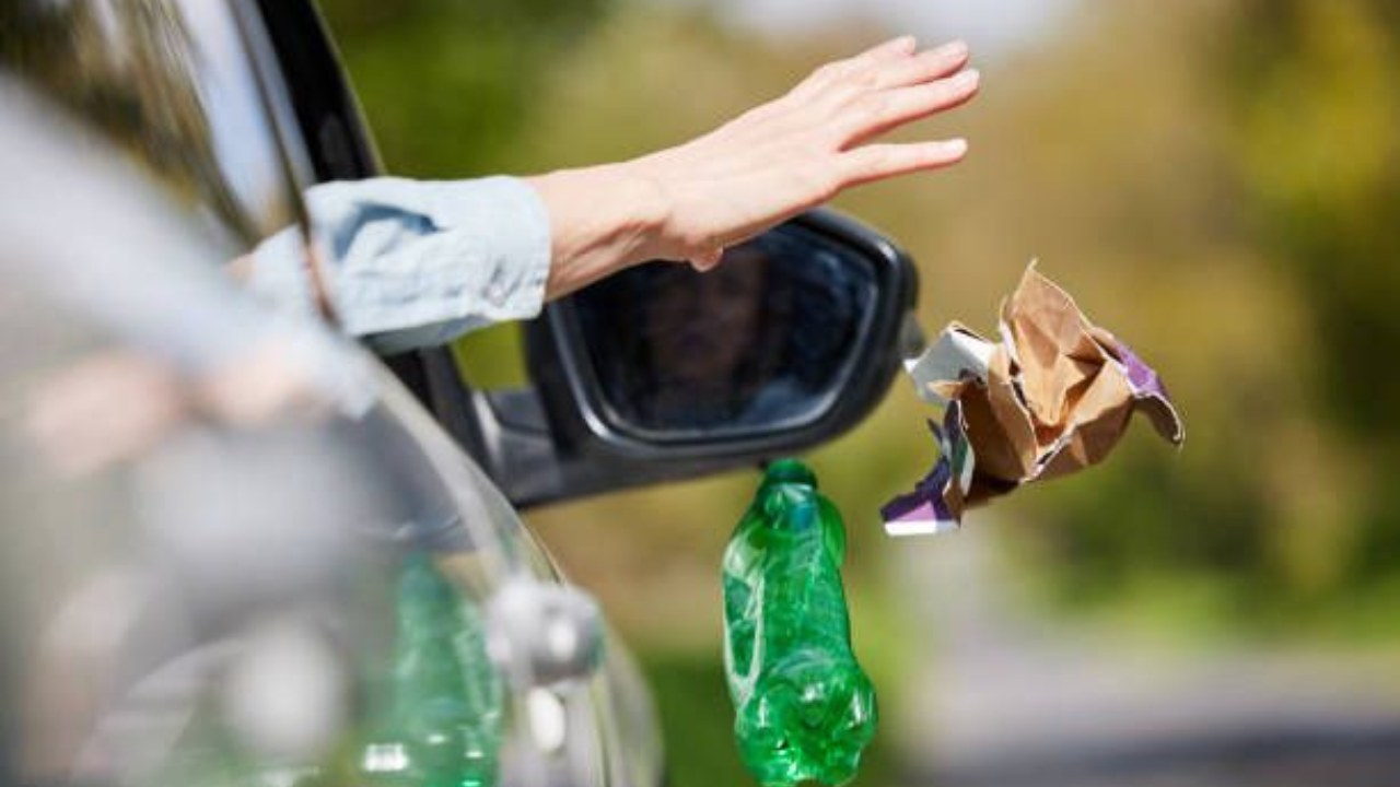 astro_gempak_denda-lebih-rm88-000-jika-buang-sampah-dari-tingkap-kereta.jpg