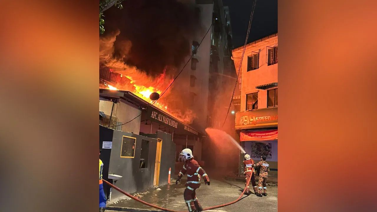 astrogempak_rumah_pantai_dalam_terbakar.jpg