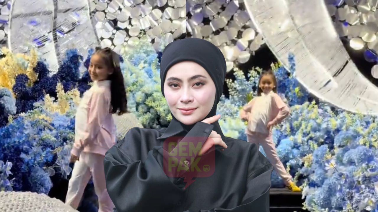 astro_gempak_anak-adira-catwalk.jpg
