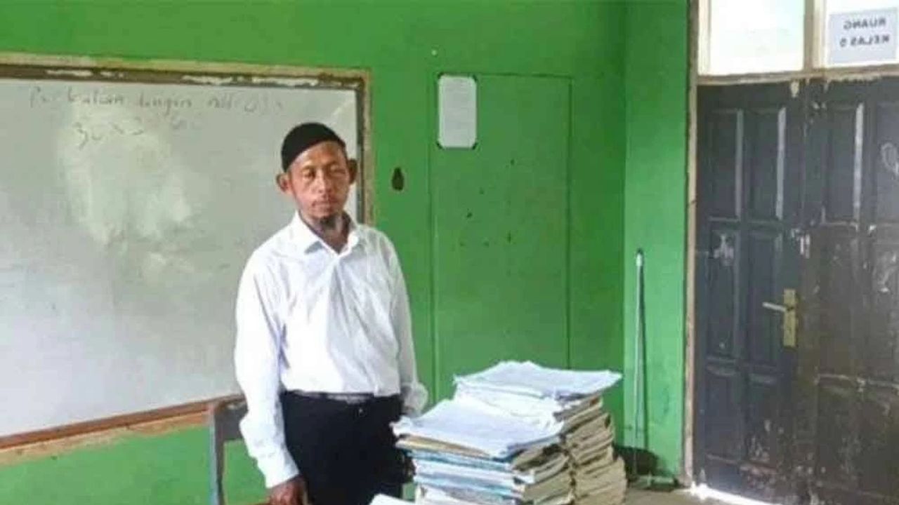 astrogempak_30_tahun_guru_bayar_gaji_rm83.jpg
