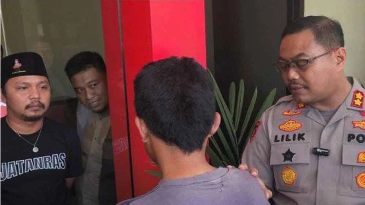 astrogempak_bapa_pijak_anak.jpg