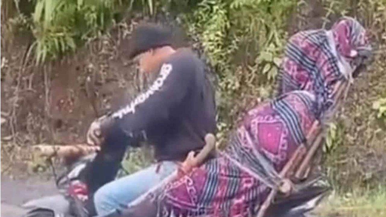 astrogempak_jenazah_naik_moto.jpg