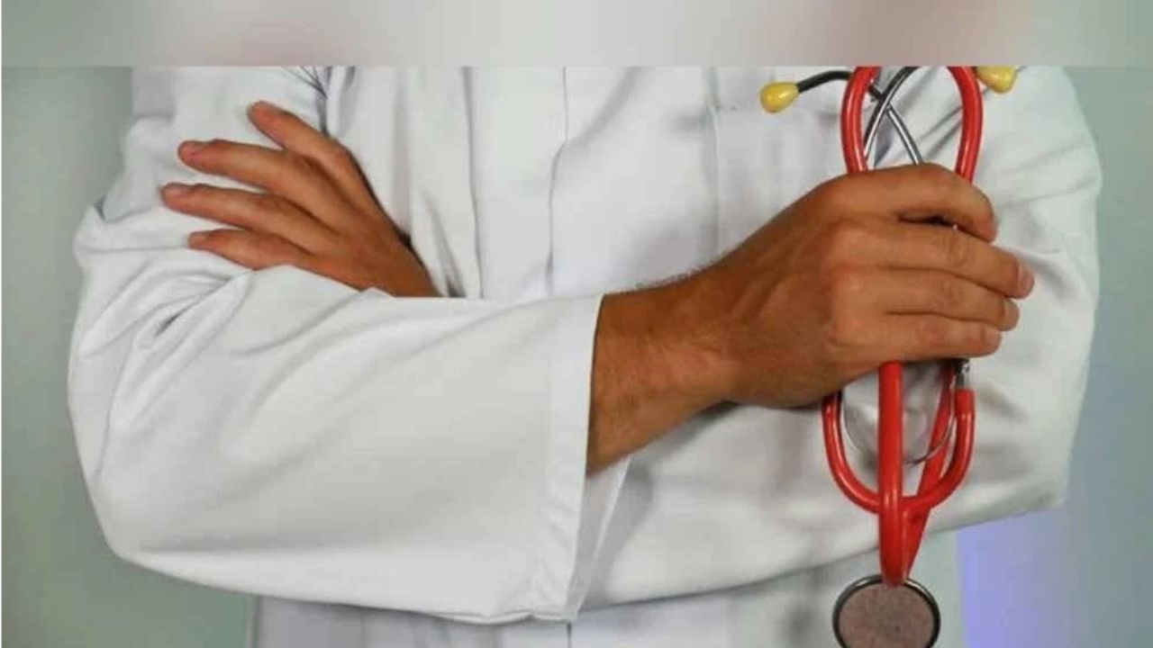 astrogempak_doktor_tipu_pesakit_hidup_mewah.jpg