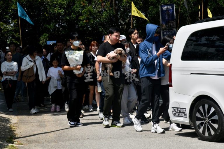 Even En Ni’s pet dog mourned her passing