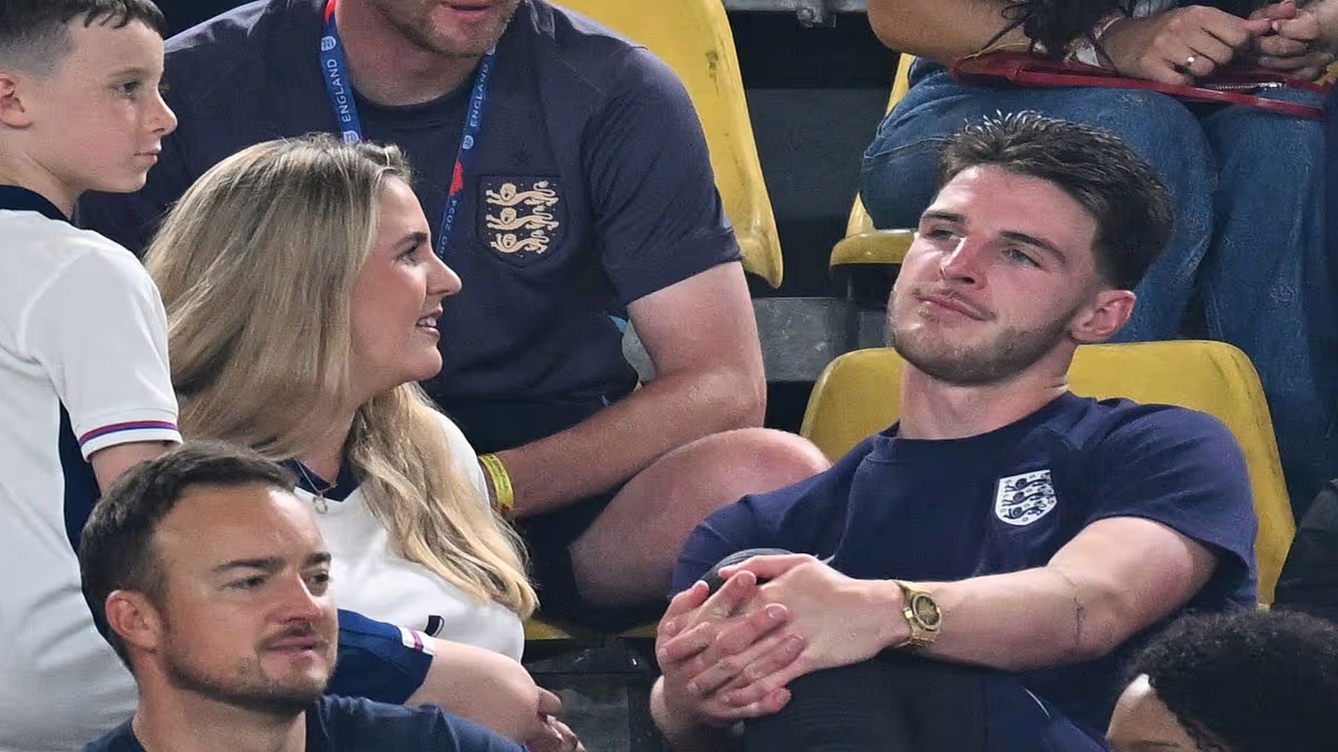 Anneka Rice Declan Rice Tak macam kebiasaan 'girlfriend' bintang antarabangsa pun? Declan Rice ...