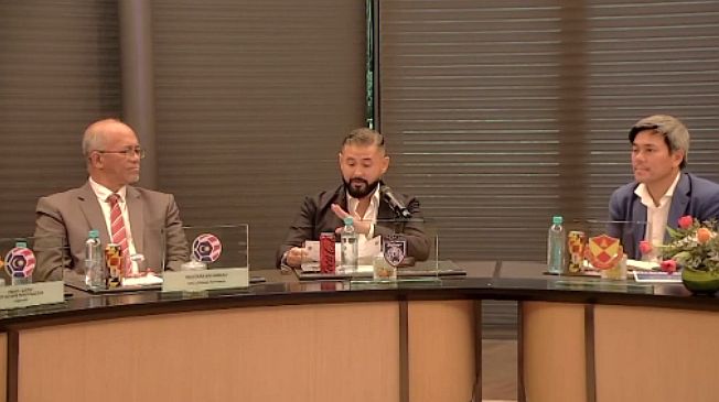 Nak sangat bagi bola kat rakyat, jom kita bagi bola kat rakyat -- TMJ |  Stadium Astro