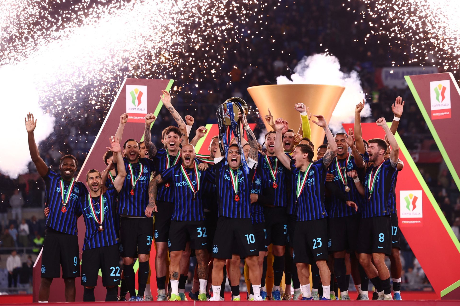 Inter mudah mengalahkan Lazio untuk memenangkan Coppa Italia dan mengamankan double