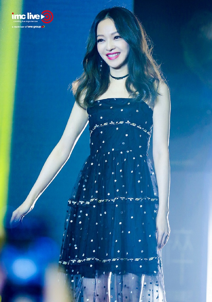 angela1.jpg angela1.jpg