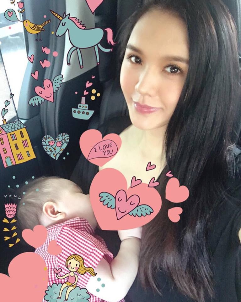 Ella_01.jpg Ella_01.jpg