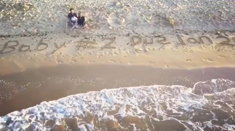 Ella_02.jpg Ella_02.jpg