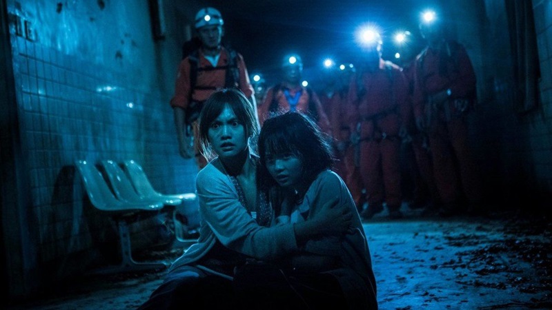 redgirl_04.jpg redgirl_04.jpg