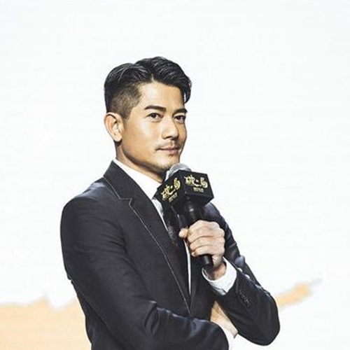 aaron_05.jpg aaron_05.jpg