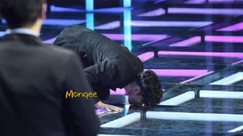 lay_kiss_03.jpg lay_kiss_03.jpg