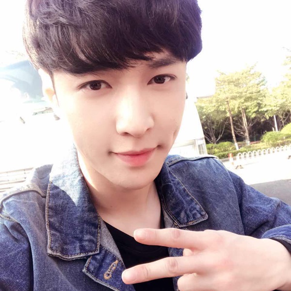 lay_kiss_04.jpg lay_kiss_04.jpg