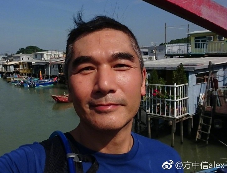 Alex_01.jpg Alex_01.jpg