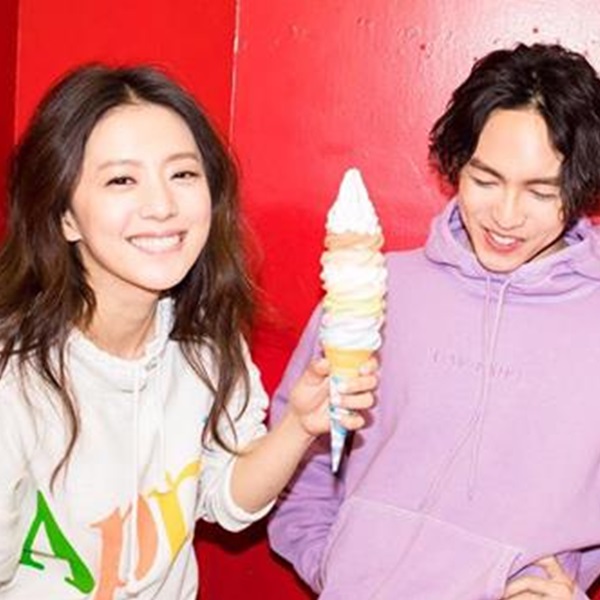 yoga_wife_03.jpg yoga_wife_03.jpg