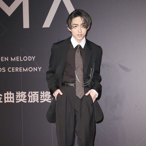 yoga_wife_01.jpg yoga_wife_01.jpg