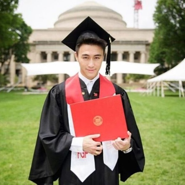 ferrari_05.jpg ferrari_05.jpg