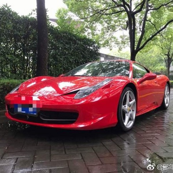 ferrari_02.jpg ferrari_02.jpg