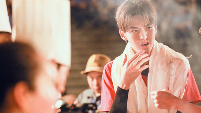 yifan_play_02.jpg yifan_play_02.jpg