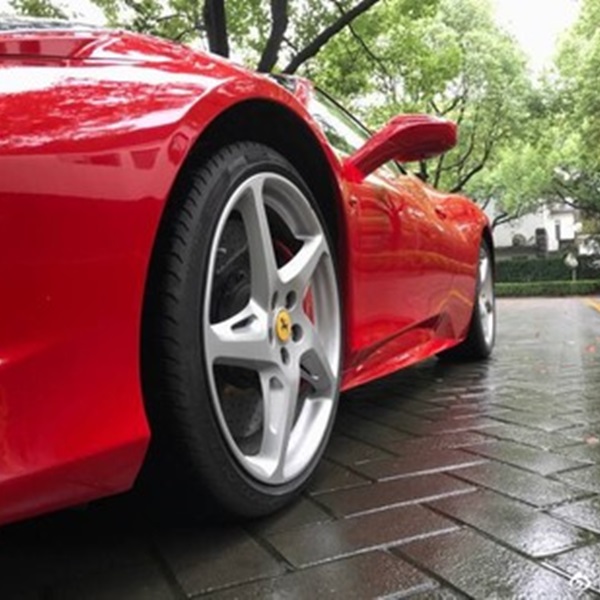 ferrari_04.jpg ferrari_04.jpg