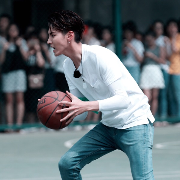 yifan_play_03.jpg yifan_play_03.jpg